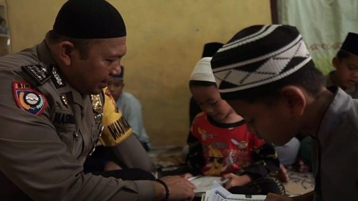 Aipda Nasaruddin mendirikan rumah mengaji di Meranti, Asahan.
