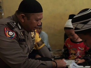 Aipda Nasaruddin, Polisi yang Mendidik Anak-anak di Asahan Lewat Rumah Mengaji