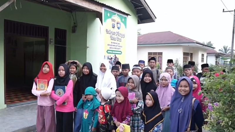 Aipda Nasaruddin mendirikan rumah mengaji di Meranti, Asahan.