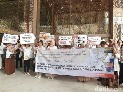 Momen Unjuk Rasa Ortu Siswa BIM Persiapan S1 LN Angkatan 4, Minta Kejelasan Kemdikti