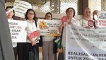 Momen Unjuk Rasa Ortu Siswa BIM Persiapan S1 LN Angkatan 4, Minta Kejelasan Kemdikti