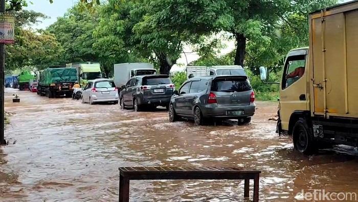 Pantura Pati-Juwana kembali kebanjiran karena luapan Sungai Simo, Rabu (19/2/2025)