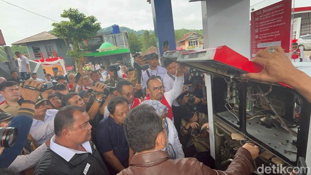 Bareskrim bongkar praktik curang pengurangan takaran BMM di SPBU Baros, Sukabumi.