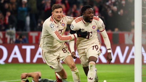 MUNICH, GERMANY - FEBRUARY 18: Alphonso Davies of Bayern Munich celebrates scoring his teams first goal with teammate Josip Stanisic during the UEFA Champions League 2024/25 League Knockout Play-off second leg match between FC Bayern München and Celtic FC at Allianz Arena on February 18, 2025 in Munich, Germany. (Photo by Alex Grimm/Getty Images)