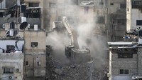 Selain rumah pengungsi, buldoser Israel juga merusak infrastruktur jalan yang ada di sepanjang wilayah tersebut.  