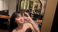 Mantan personel JKT48 ini mengaku diabaikan oleh staff toko jam tangan mewah. Padahal ia ingin membeli sebagai hadiah ulang tahun adiknya. Foto: Instagram @cgulla