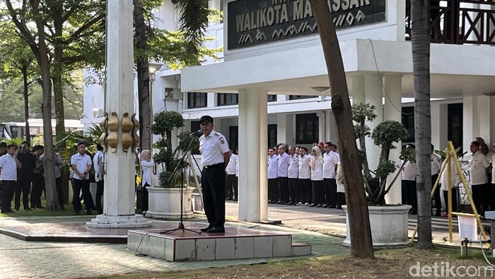 Moh Ramdhan ‘Danny’ Pomanto memimpin apel di hari terakhirnya menjabat sebagai Wali Kota Makassar.