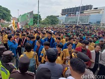Demo Indonesia Gelap di Purwokerto, Mahasiswa Geruduk Kantor Bupati