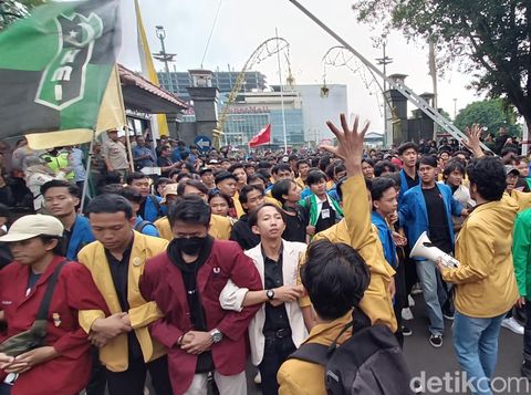 Demo mahasiswa bertajuk 'Indonesia Gelap' di Purwokerto, Banyumas, Rabu (19/2/2025).