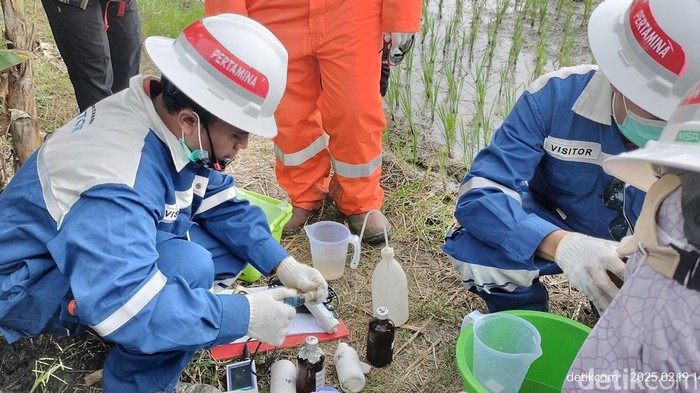 DLH dan Polda Jatim ambil sampel