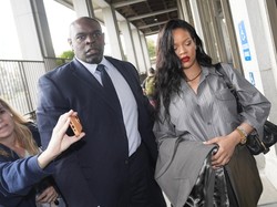 Kronologi Rumah Rihanna Ditembaki Seorang Wanita Pakai Senapan AR-15