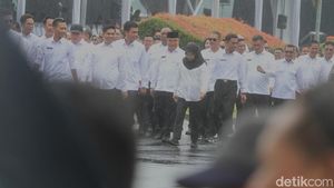 Gladi Bersih, Kepala Daerah Terpilih Hujan-hujanan di Monas