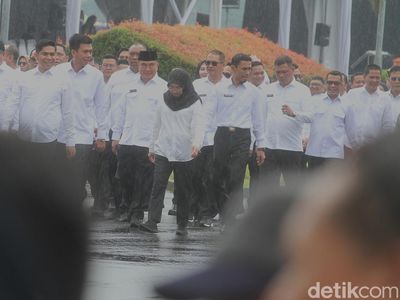 Gladi Bersih, Kepala Daerah Terpilih Hujan-hujanan di Monas