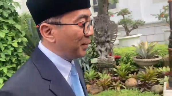 Guru Besar ITB Brian Yuliarto