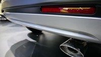Rear under spoiler dan pipa knalpot dengan sentuhan chrome Foto: Honda