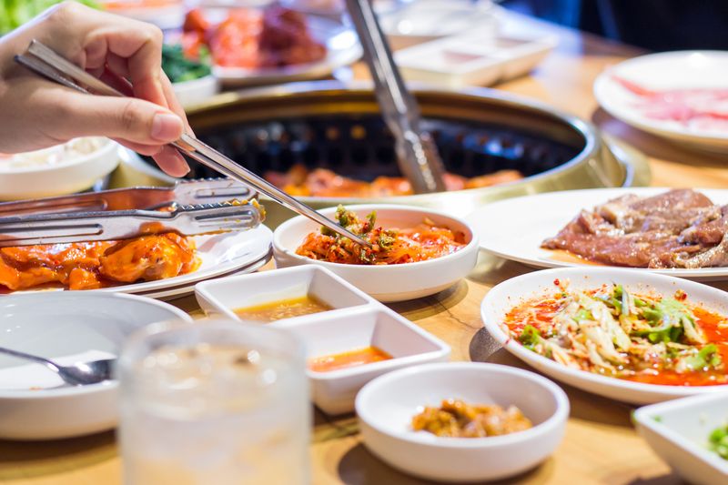Ilustrasi tempat makan all you can eat atau ayce