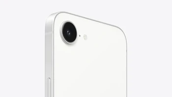 Meski hanya memiliki satu kamera belakang, iPhone 16e tidak main-main dalam hal fotografi. Kamera utama beresolusi 48 MP ini mampu menghasilkan foto berkualitas tinggi dengan detail yang kaya dan warna yang akurat. Fitur Telefoto 2x terintegrasi memungkinkan pengguna memperbesar subjek dengan kualitas optik tanpa kehilangan detail. Foto: Apple