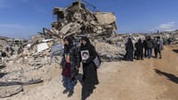 Tentara Israel telah menarik diri dari sejumlah desa di Lebanon selatan, tetapi tetap mempertahankan posisinya di lima titik karena batas waktu penarikan yang tertunda telah berakhir pada Selasa (18/2) berdasarkan perjanjian gencatan senjata dengan Hizbullah.  