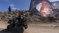 Konflik Israel-Hizbullah menewaskan ribuan orang di Lebanon dan puluhan orang di Israel, menyebabkan puluhan ribu orang di kedua belah pihak mengungsi dan menghancurkan kepemimpinan gerakan bersenjata.  