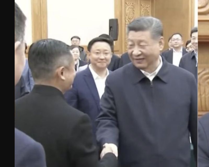 Jack Ma jabat tangan dengan Xi Jinping