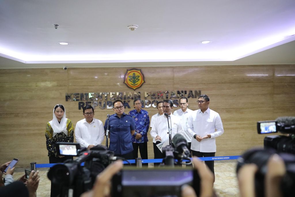Jumpa Pers bersama usai rapat koordinasi terbatas di Kantor Kementerian Pertanian (Kementan) Jakarta, Rabu (19/2/2025). (Dok.Kementan)