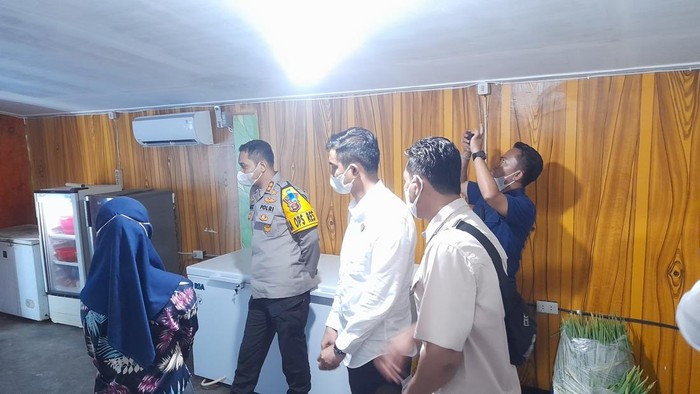Kapolres Kabupaten Empat Lawang AKBP Abdul Aziz Septiadi mengecek dapur penyaluran MBG