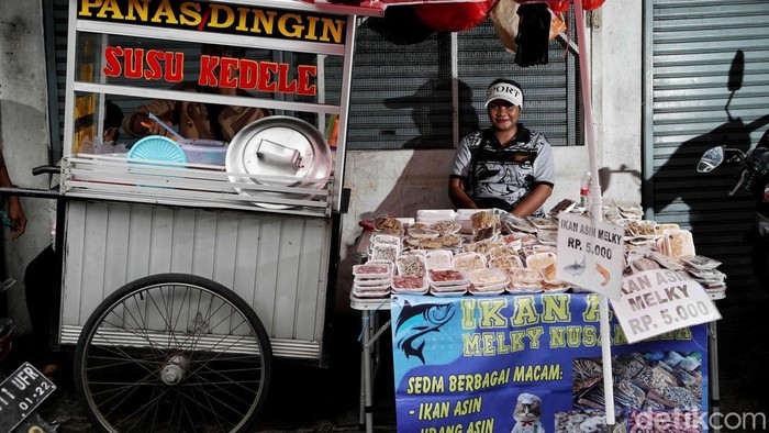 Sejumlah pedagang di Pasar Warakas, Tanjung Priok, Jakarta Utara, mengeluhkan kondisi mereka. Di antara keluh kasah mereka, Rabu (19/2/2025).