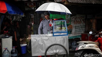 Keluh Kesah Pedagang Kecil di Pasar Warakas Tanjung Priok