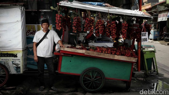 Keluh Kesah Pedagang Kecil di Pasar Warakas Tanjung Priok Sejumlah pedagang di Pasar Warakas, Tanjung Priok, Jakarta Utara, mengeluhkan kondisi mereka. Di antara keluh kasah mereka, Rabu (19/2/2025).