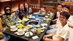 Keseruan Mulan Jameela Makan Bareng Sahabat dan Teman Kajian