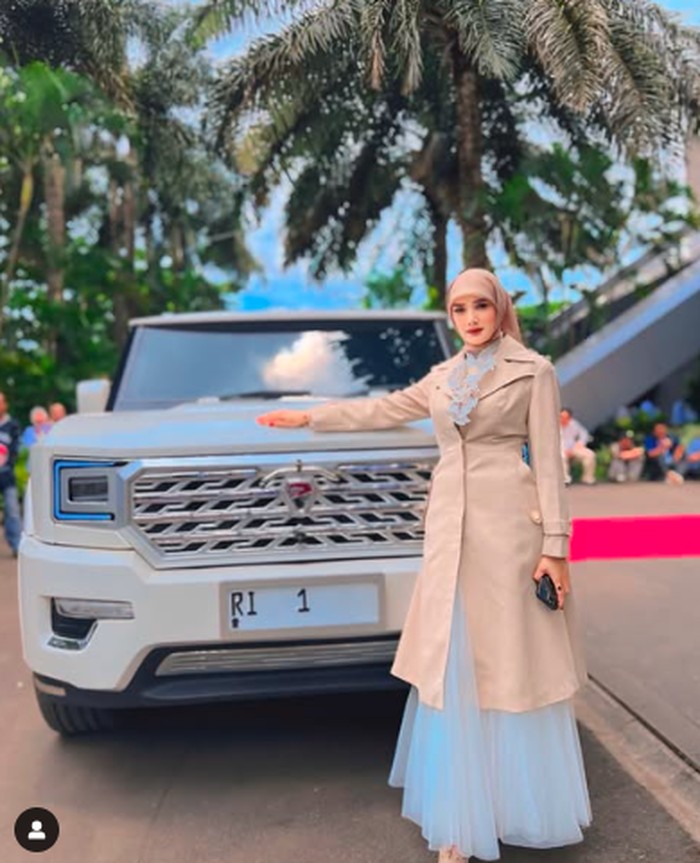 Keseruan Mulan Jameela Makan Bareng Sahabat dan Teman Kajian