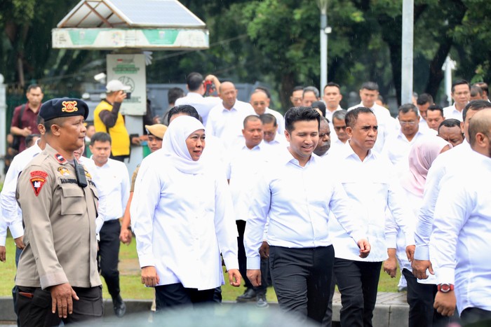 Khofifah-Emil mengikuti gladi bersih pelantikan kepala daerah di Monas, Jakarta.