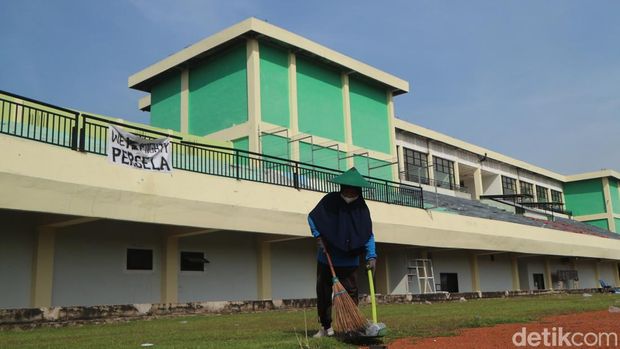 Kondisi Stadion Tuban Sport Center usai kerusuhan saat laga Persela vs Persijap.