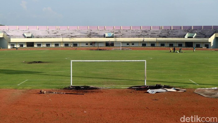 Kondisi Stadion Tuban Sport Center usai kerusuhan saat laga Persela vs Persijap.