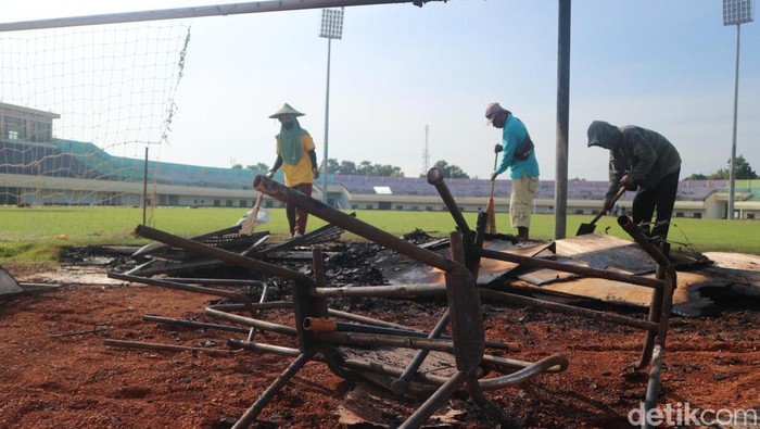 Kondisi Stadion Tuban Sport Center usai kerusuhan saat laga Persela vs Persijap.