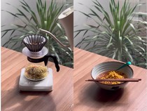 Nyeleneh! Kopi Manual Brew Ini Disajikan Sebagai Kuah Indomie Mie Celor