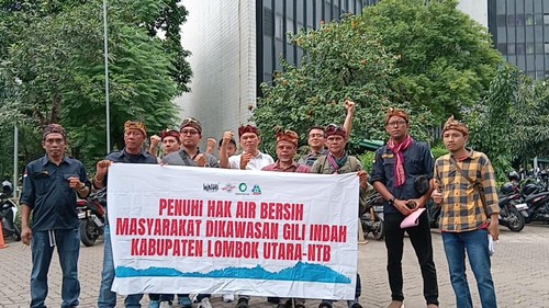 Walhi NTB bersama warga Gili Meno dan Karang Sidemen mendatangi Gakkum Kementerian Lingkungan Hidup RI, Rabu (19/2/2025). Foto: Walhi NTB.