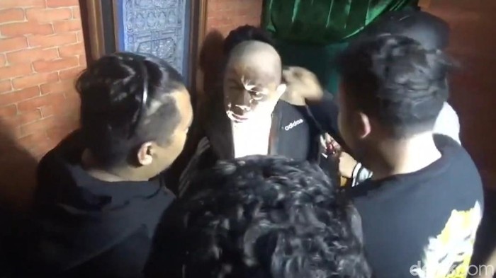 Polisi menangkap pria lanjut usia (lansia) bernama Saharuddin (60) di Kota Makassar, Sulawesi Selatan (Sulsel).