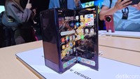 Huawei Mate XT Ultimate resmi rilis global. Layar HP ini bisa dilipat tiga dan bodinya tetap tipis meski sedang tidak dilipat. Berikut penampakannya.
