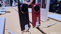 Huawei Mate XT Ultimate resmi rilis global. Layar HP ini bisa dilipat tiga dan bodinya tetap tipis meski sedang tidak dilipat. Berikut penampakannya.