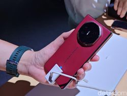 Melihat Huawei Mate XT Ultimate Lebih Dekat, Layar Besar dan Bodi Tipis