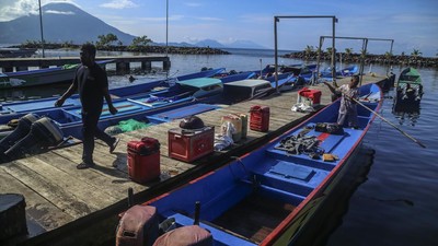 Melihat Persiapan Nelayan Melaut di Pangkalan Ikan Tuna Ternate