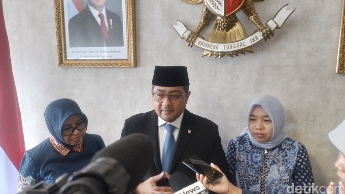 Menteri Ekonomi Kreatif, Teuku Riefky Harsya