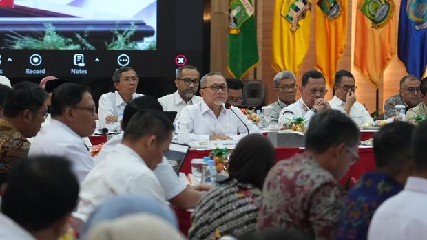 Menteri Koordinator Bidang Pangan Zulkifli Hasan (Zulhas) rapat koordinasi harga bahan pokok (Dok Istimewa)
