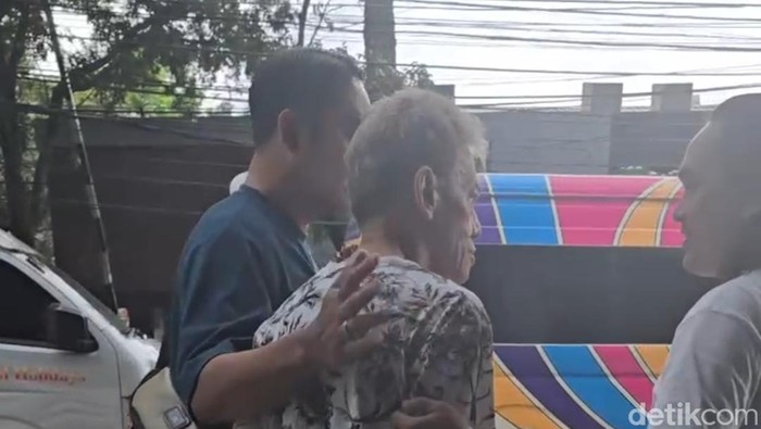 Momen penangkapan Fariz RM di Bandung terkait kasus narkoba.