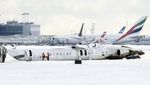 Momen Penyelamatan Seluruh Penumpang Delta Air yang Terbalik di Kanada