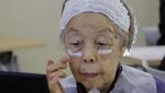 Nggak Mau Kalah! Nenek-nenek di Jepang Juga Ikut Kelas Kecantikan