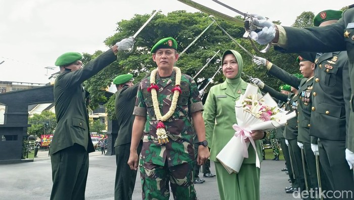 Panglima Kodam II Sriwijaya, Mayjen Ujang Darwis, dan istrinya Desi Elita Ujang Darwis