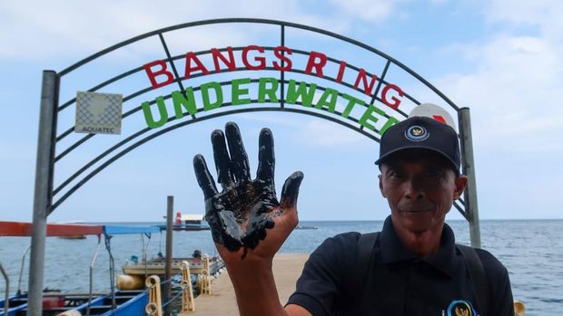 Pantai Bangsring Banyuwangi tercemar oli