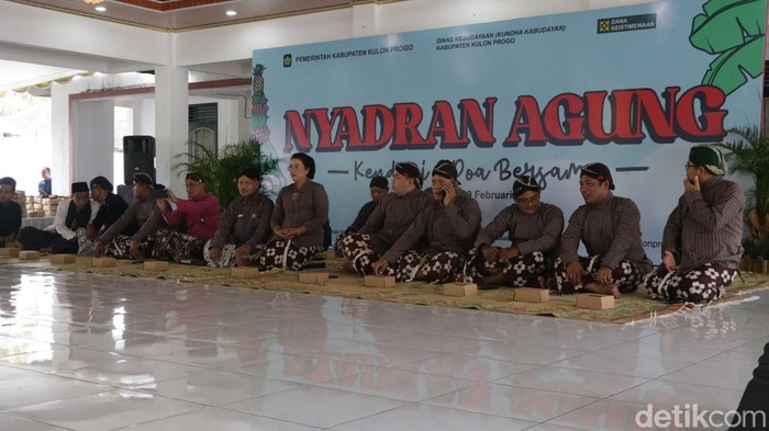 Pelaksanaan Nyadran Agung secara sederhana di Rumah Dinas Bupati Kulon Progo, Rabu (19/2/2025).
